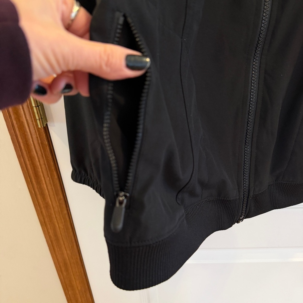 Chicos Zenergy Womens Large Black Zip Up Activewear Jacket- Fantastic! - Picture 6 of 11